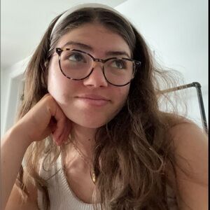 Meet your Posher, Olivia